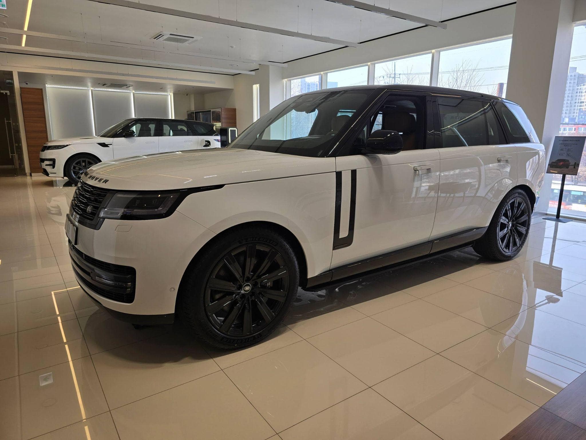 Range Rover P530 LWB