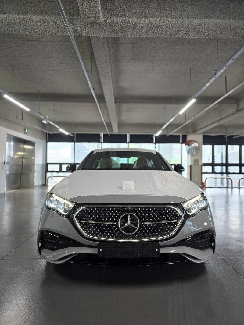 Mercedes-Benz E200 AMG Line - alternate view