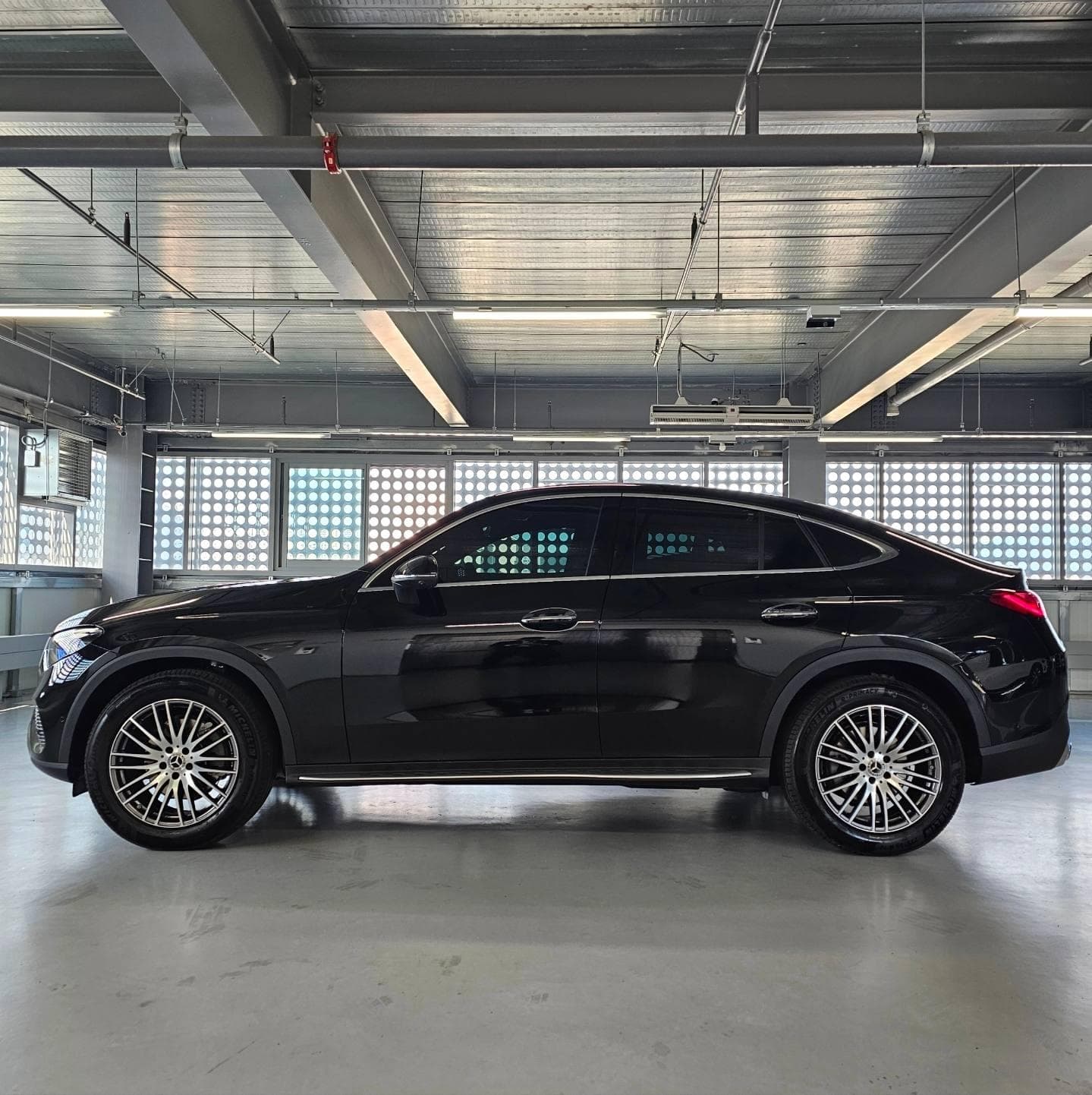 Mercedes-Benz GLC300 Coupe - alternate view